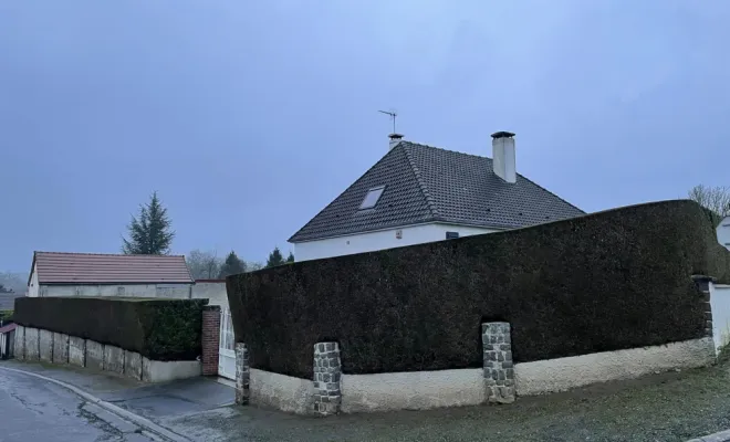 Taille d'entretien d'une haie de Thuya "Atrovirens" à Remaucourt., Saint-Quentin, Avenir Vert